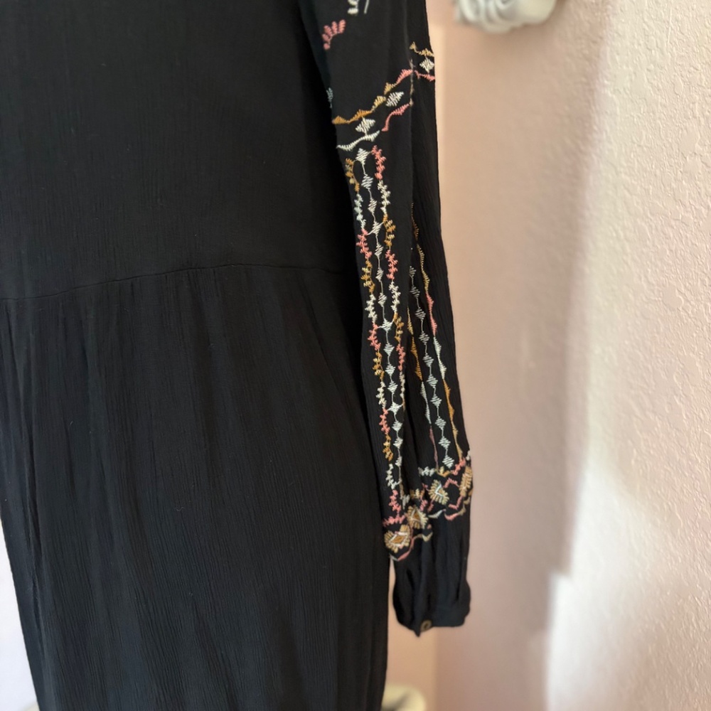 Knox Rose embroidered dress - Picture 6 of 7